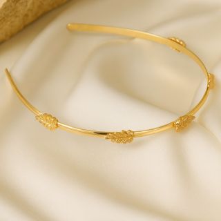 Zlato, které obejme vlasy jako jemný dotek přírody. Čelenka je symbolem ženskosti, lehkosti a síly, která roste z každého...