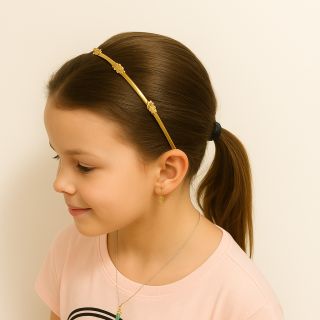 Zlato, které obejme vlasy jako jemný dotek přírody. Čelenka je symbolem ženskosti, lehkosti a síly, která roste z každého...