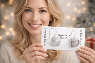 🎄 Darujte šperk. Darujte příběh. Darujte volbu. Nestíháte Vánoce? Nevíte, který šperk vybrat? Nechte rozhodnutí na ní – a...